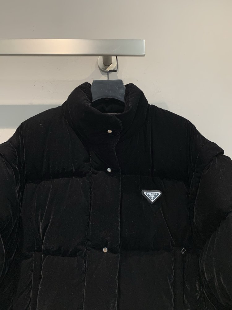 Бархатный пуховик женский фото 2