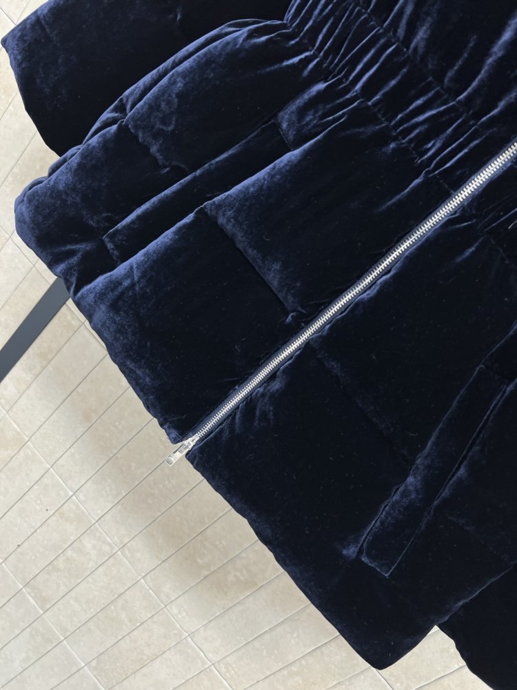 Бархатный пуховик женский фото 4