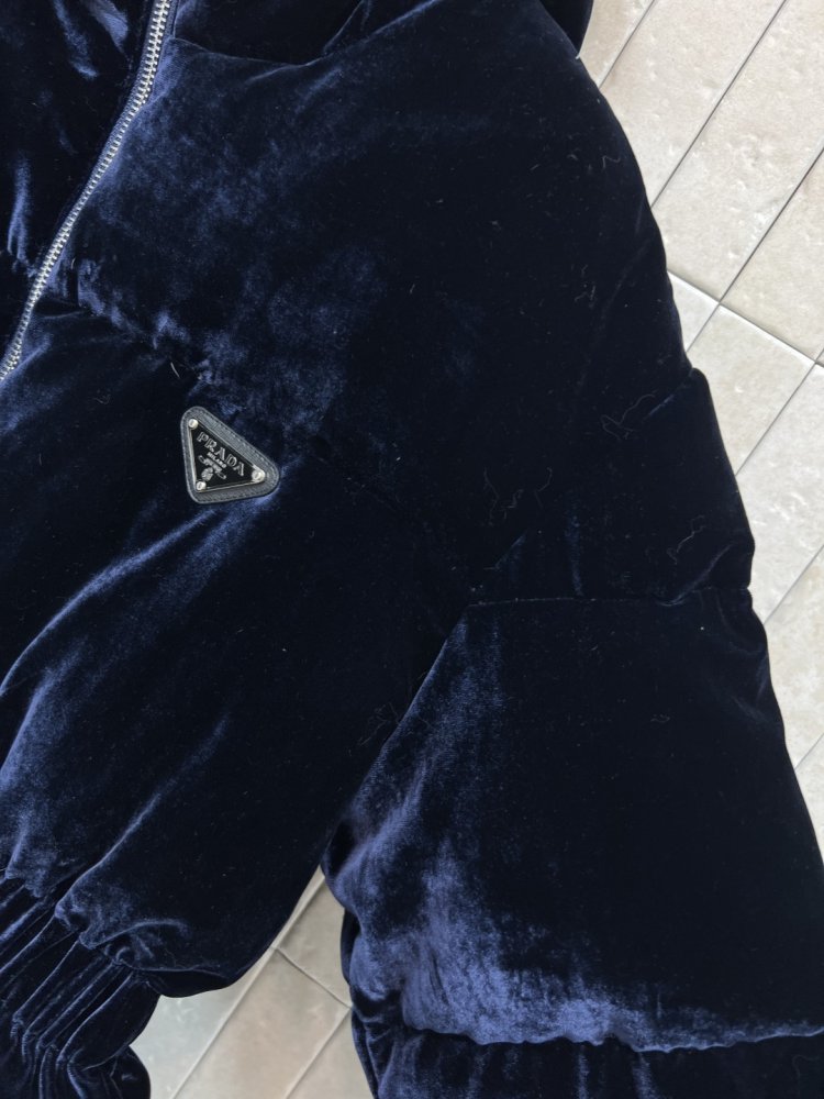 Бархатный пуховик женский фото 5