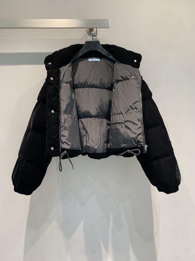 Бархатный пуховик женский фото 6