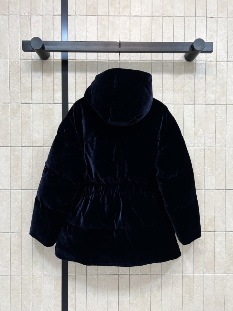 Бархатный пуховик женский фото 7