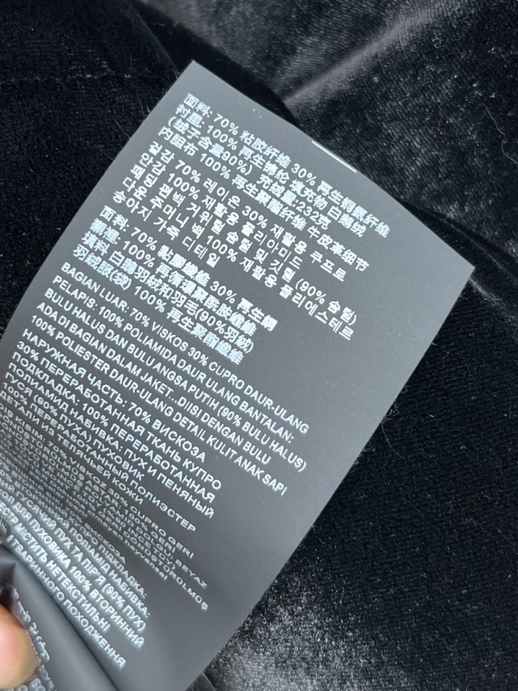 Оксамитовий пуховик жіночий фото 9