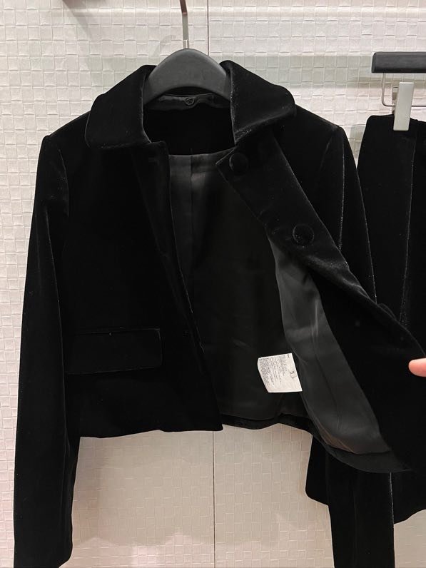 Бархатный женский костюм фото 5