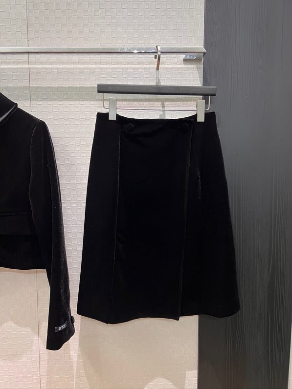 Бархатный женский костюм фото 6