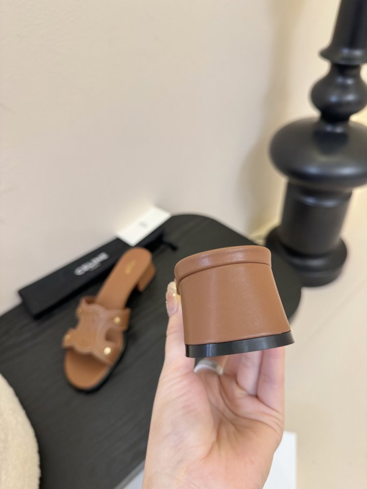 Шлепанцы женские фото 7