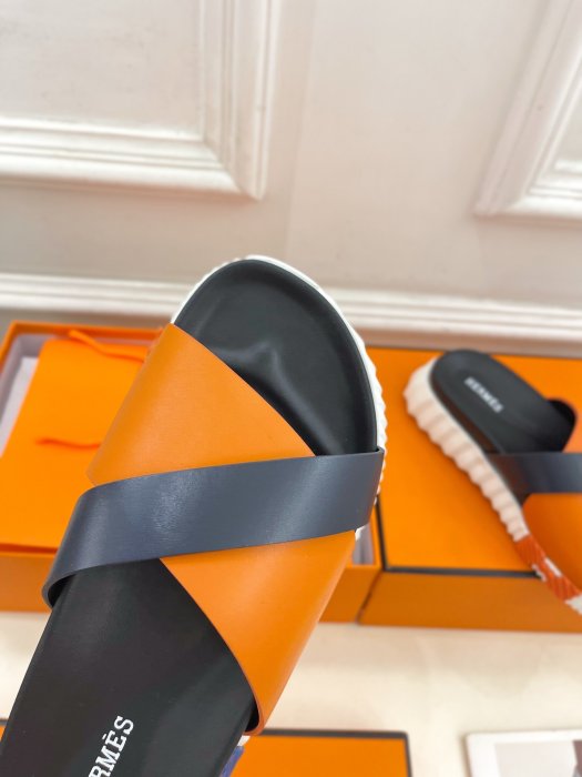 Шлепанцы женские фото 6