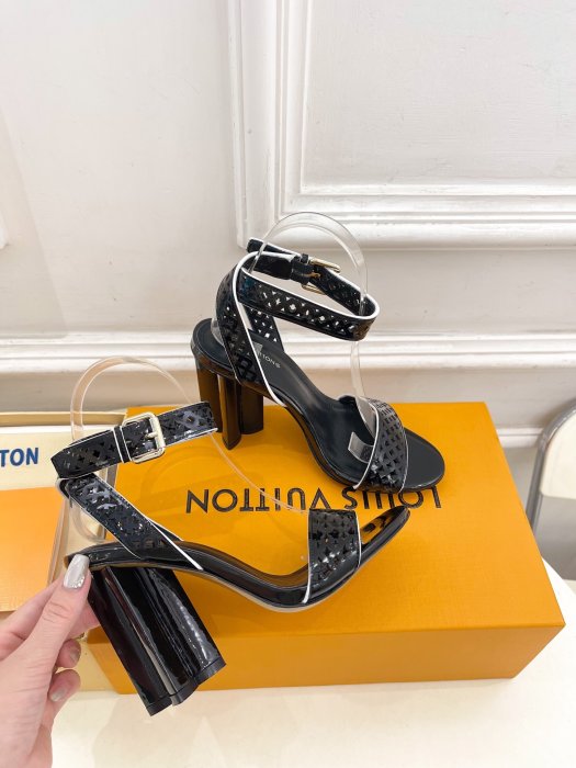 Босоножки фото 4