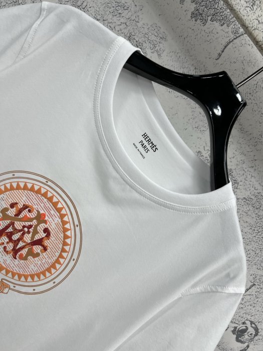 T-shirt women's фото 2