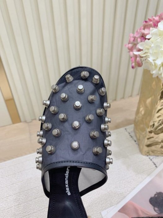 Шлепанцы женские фото 5