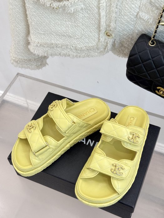 Шлепанцы женские фото 2