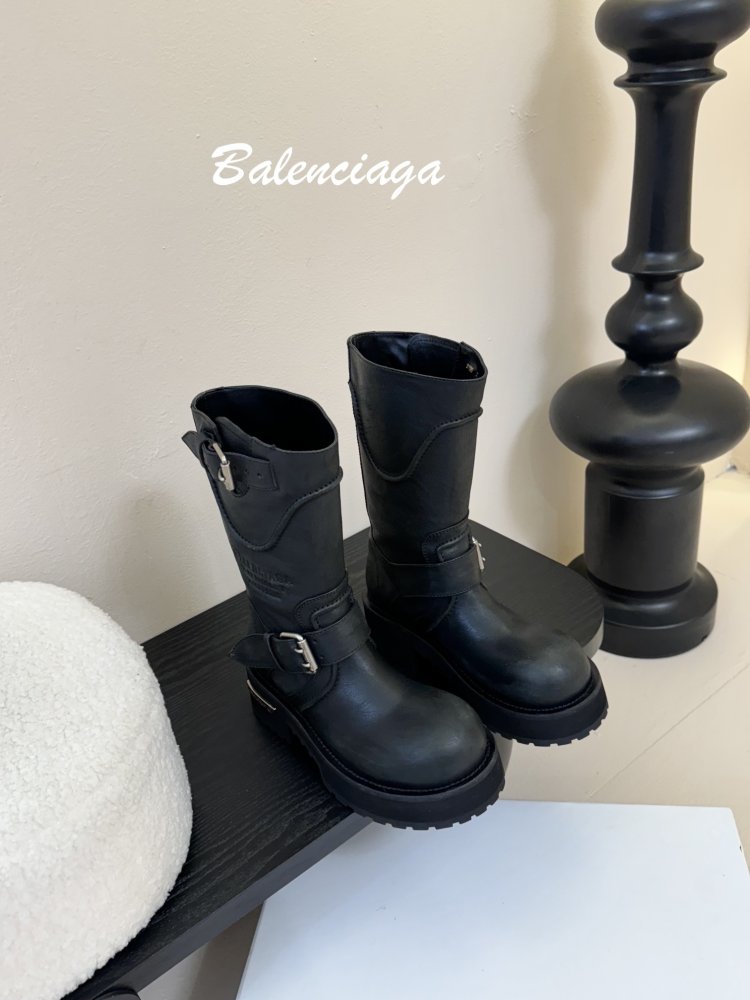 Чоботи жіночі