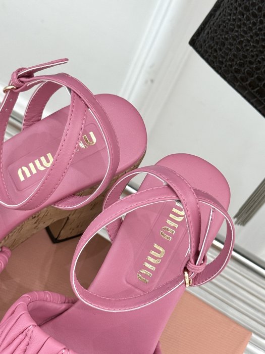 Босоножки фото 8