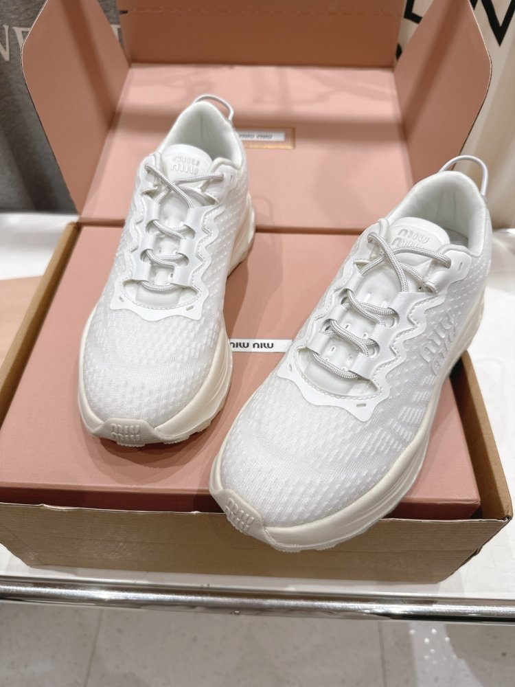 Кроссовки женские фото 6