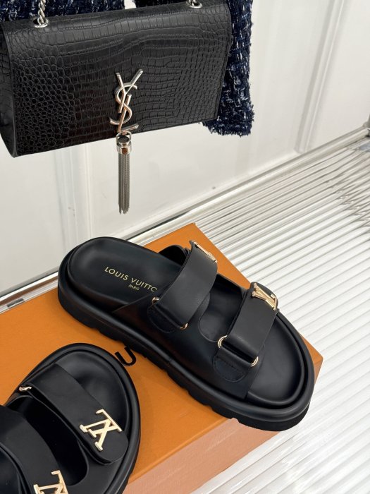 Шлепанцы фото 5