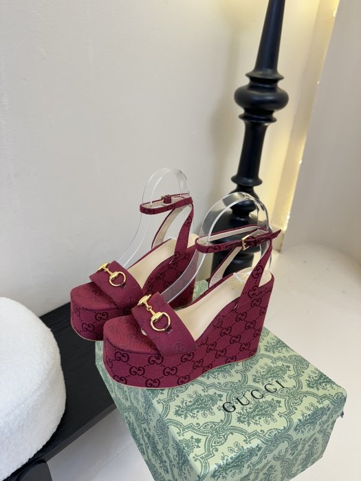 Босоножки фото 5