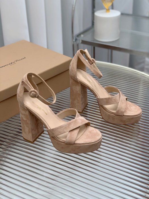 Босоніжки фото 6