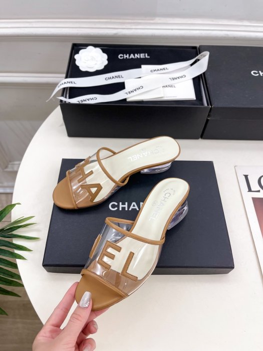 Шлепанцы женские фото 3