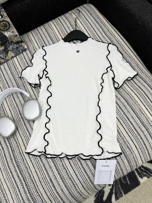 Футболка жіноча