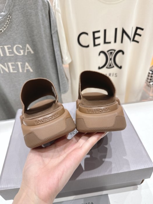 Шлепанцы женские фото 8