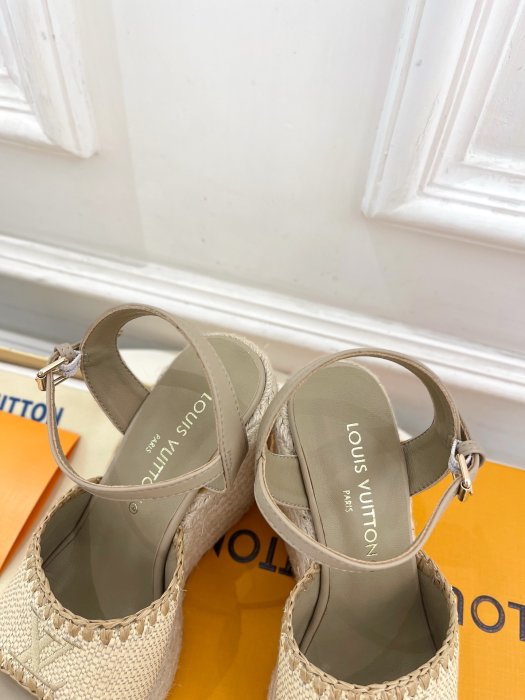 Босоножки фото 8