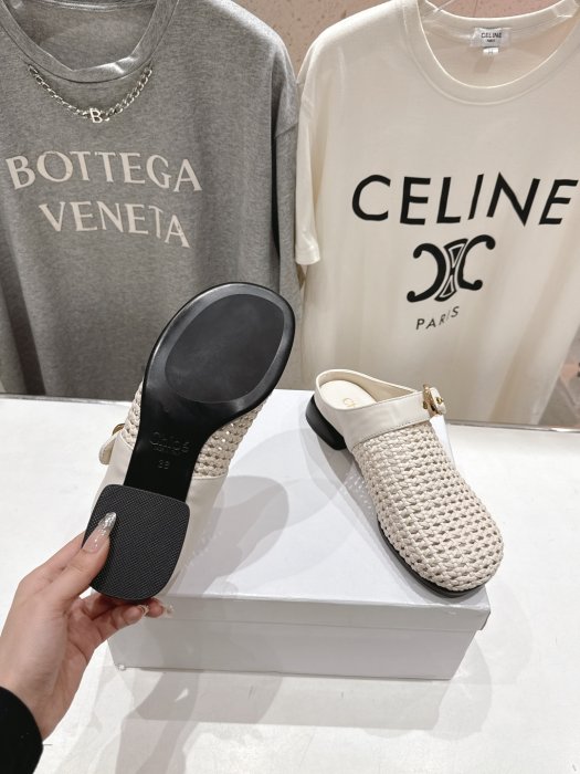 Шлепанцы женские фото 9