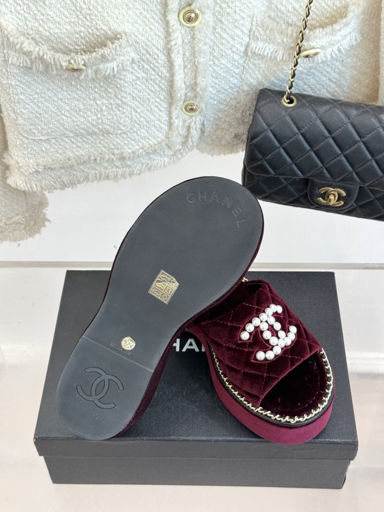 Шлепанцы женские фото 9