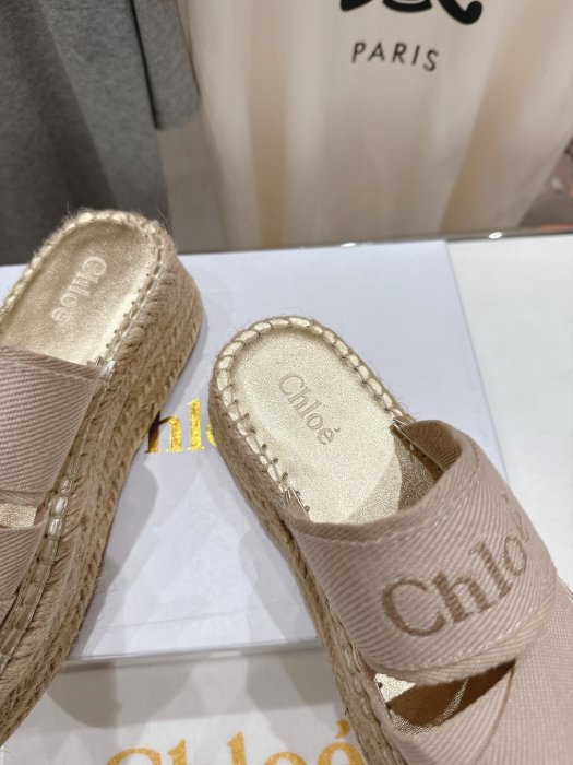 Шльопанці жіночі фото 6