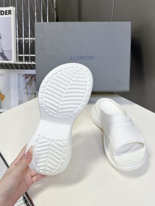 Шлепанцы фото 9