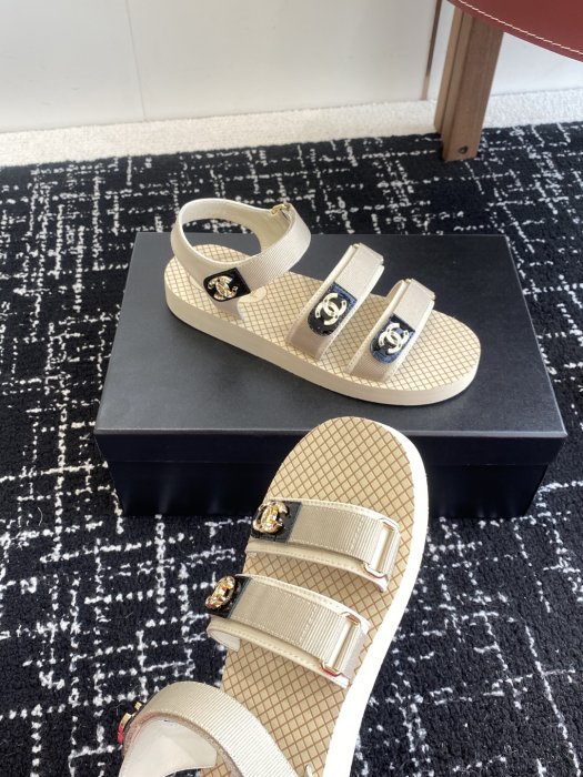 Сандалі жіночі фото 6