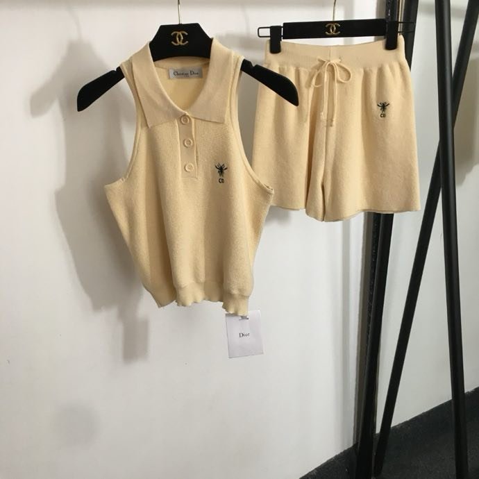 Костюм женский