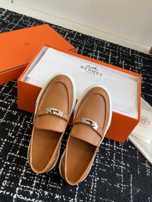 Лоферы кожаные женские фото 4