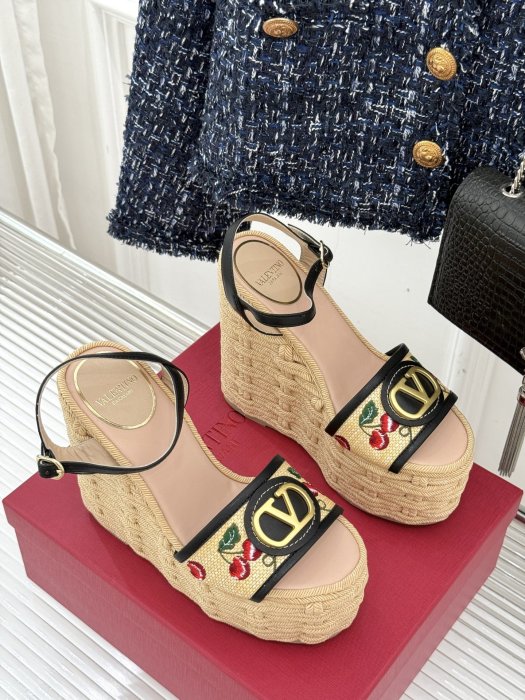 Босоножки фото 3