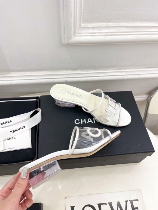 Шлепанцы женские фото 5