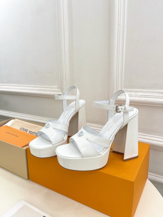 Босоножки фото 3