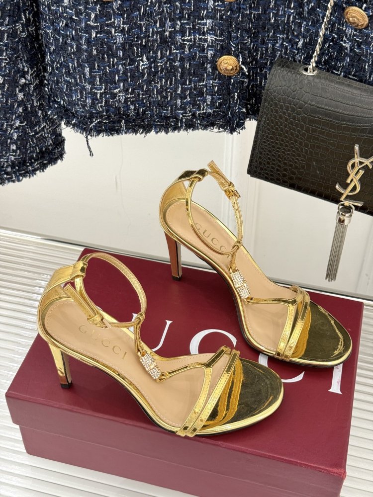 Босоножки фото 3