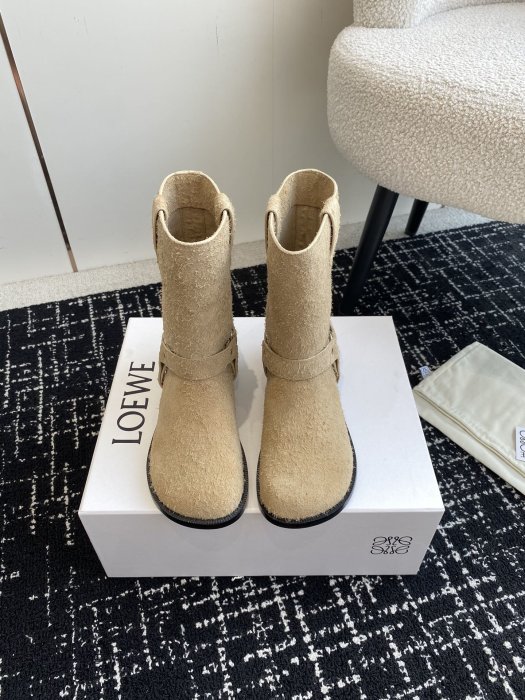 Boots women's