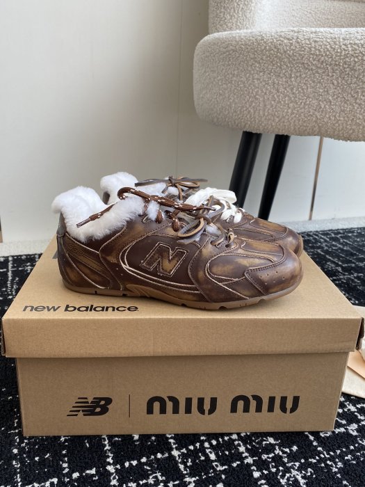 Кроссовки на меху женские Miu Miu x New Balance 530 фото 3