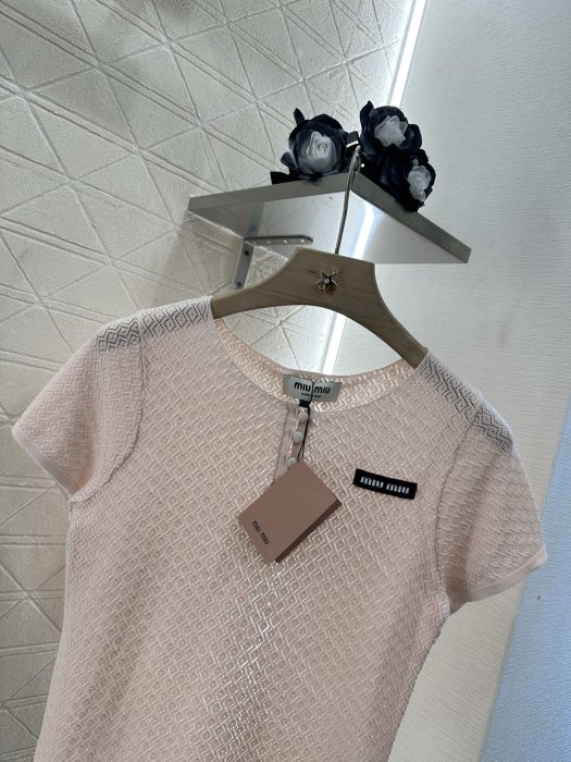 T-shirt women's фото 3