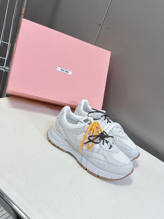 Кроссовки женские фото 2