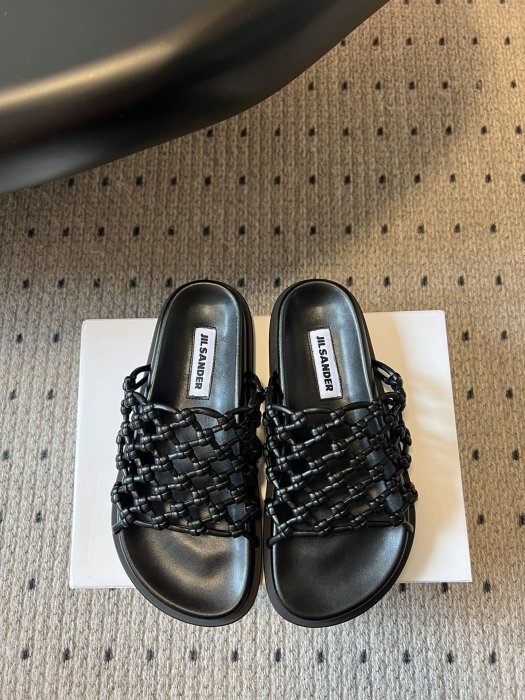 Шльопанці жіночі