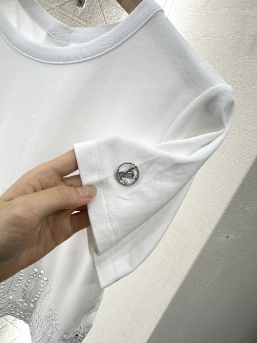 T-shirt women's фото 6