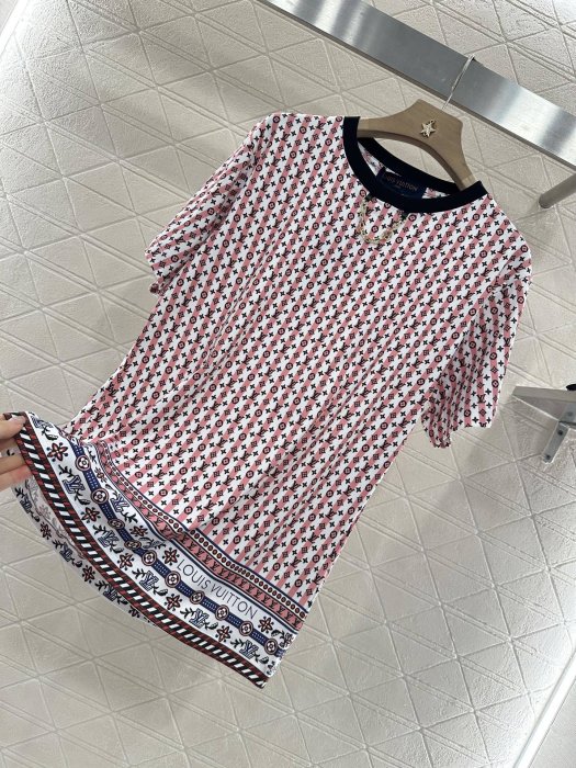 T-shirt women's фото 6