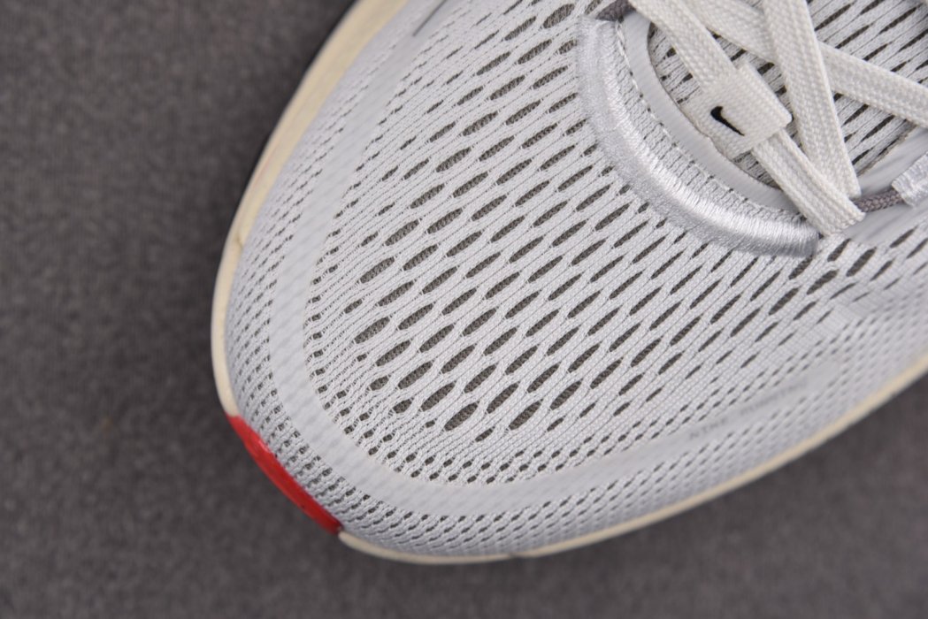 Кроссовки Vomero 18 Platinum Tint Siren Red Light Smoke Grey Metallic фото 8