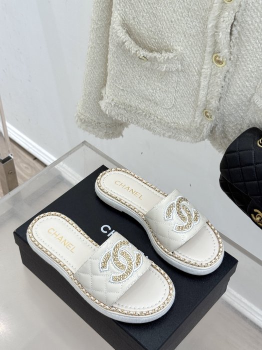 Шлепанцы женские фото 3