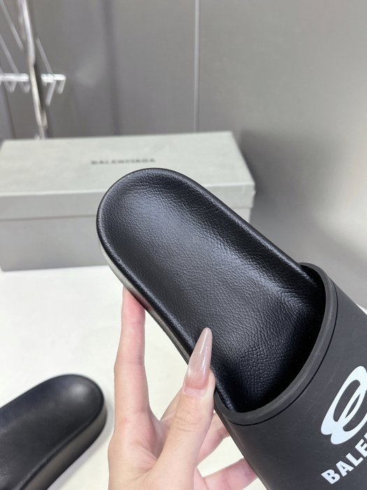 Шлепанцы фото 8