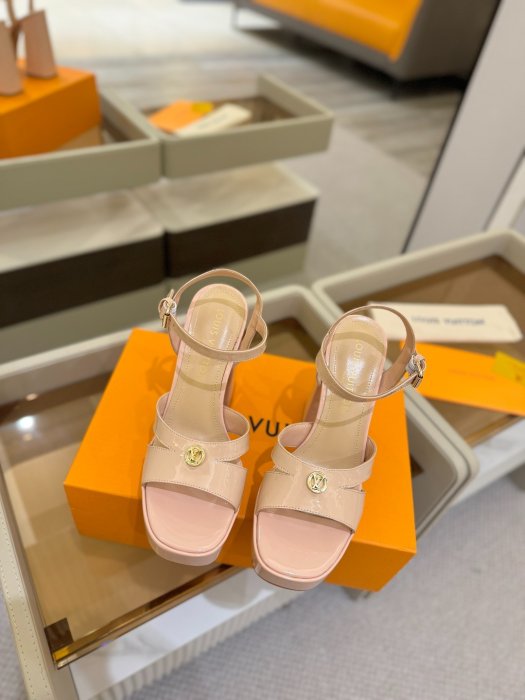 Босоножки фото 4