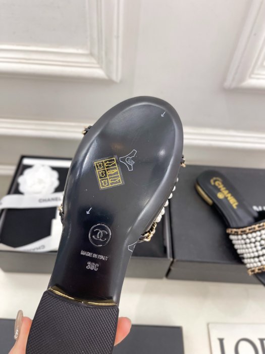 Шлепанцы женские фото 9