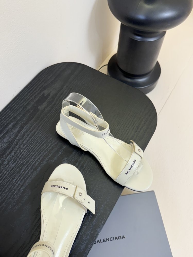 Босоножки фото 4