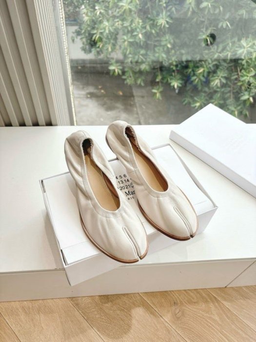 Туфли кожаные с раздвоенным носком