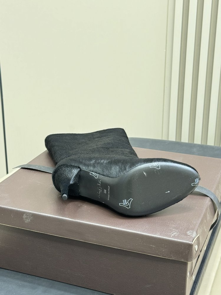 Ankle boots on high heel фото 6